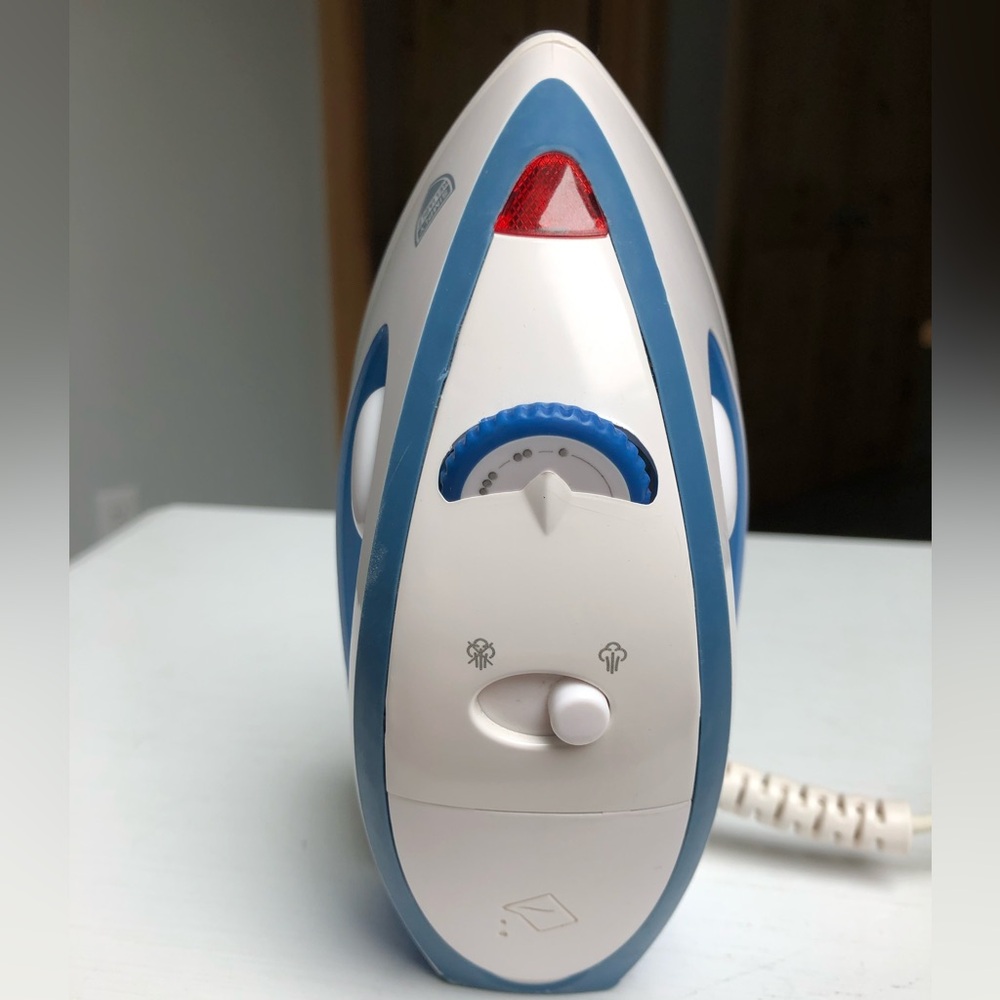 Sunbeam Hot-2-Trot Travel Steam Iron 800 Watt